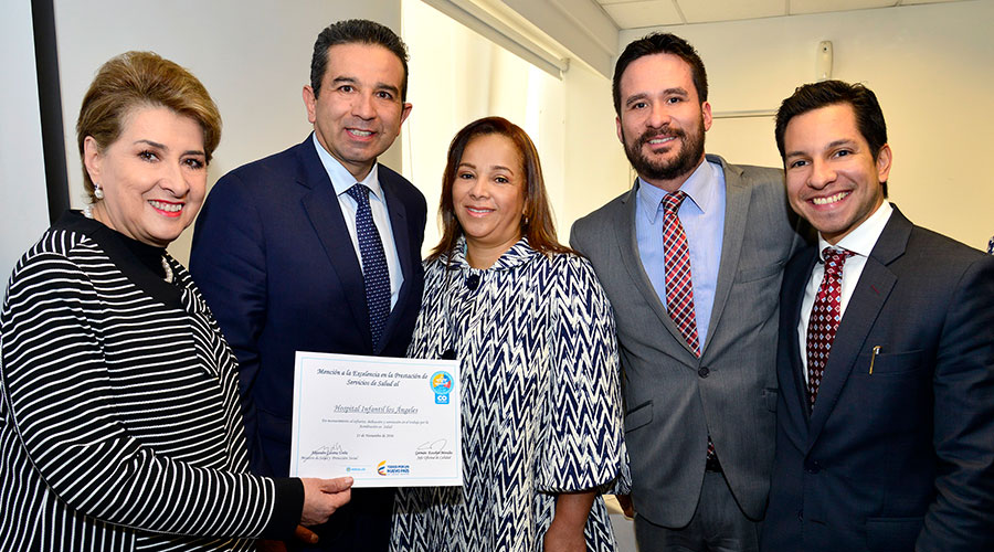 Ministerios entregaron menciones a la Excelencia a 37 instituciones acreditadas