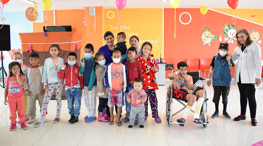 Actividades de bienestar para los niños hospitalizados, durante la celebración del Día del Niño